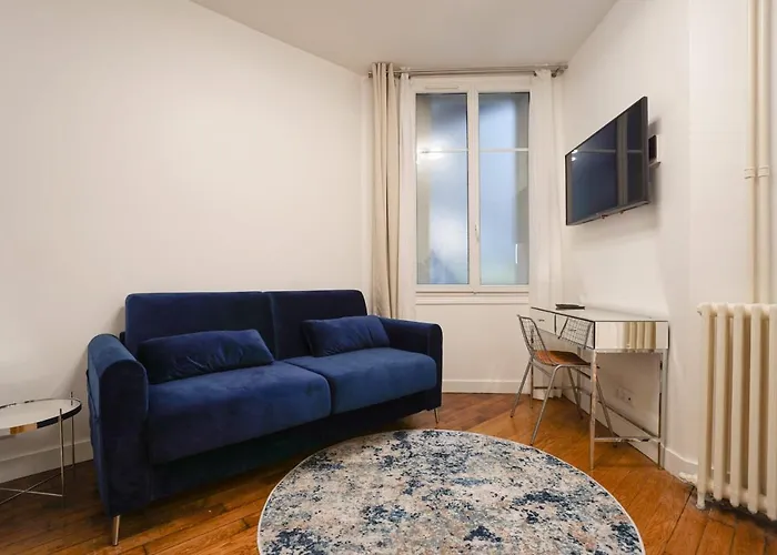 Large Flat At 2 Steps From The Eiffel Tower